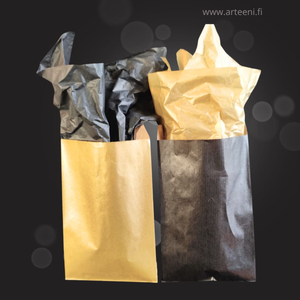 Arteenin lankajoulukalenteri 2025 sisältää 24 yksittäispakattua käsinvärjättyä minivyyhtiä merinovillasukkalankaa