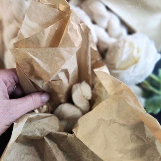 Arteenin lankajoulukalenteri 2026 sisältää 24 + 1 yksittäispakattua käsinvärjättyä minivyyhtiä merinovillasukkalankaa