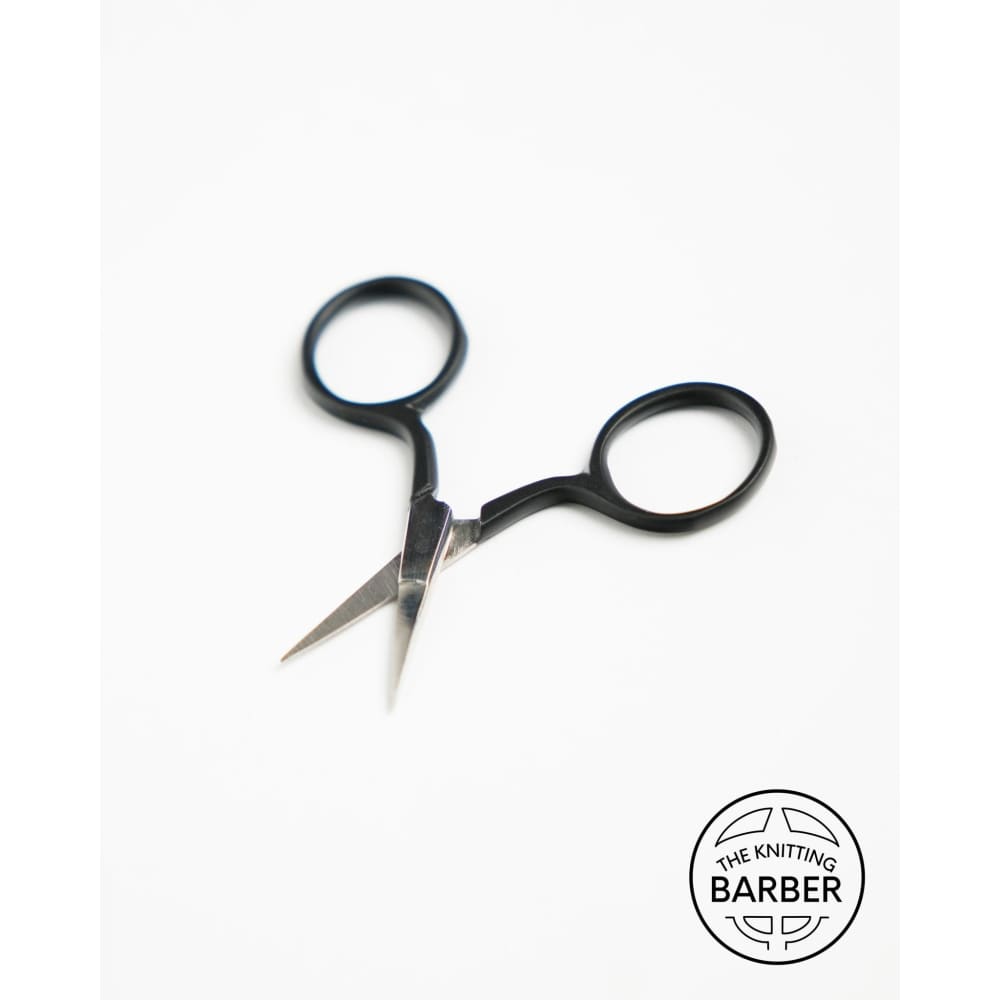 Pienet mustat lankasakset sopivat lankakäsitöihin ja kulkevat mukana myös lentokoneessa