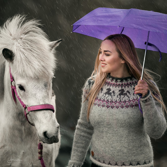 Riimu islantilaisneule,tyttö, hevonen ja sateenvarjo