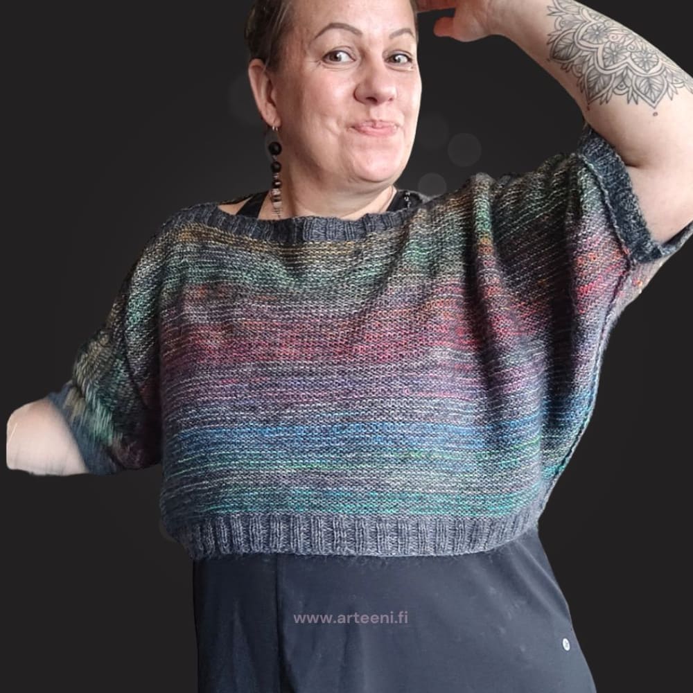 Väljä lepakkohihainen neulepaita arkeen ja juhlaan. Nopea neuloa, helppo muokata ja täydellinen mekkojen ja toppien päälle ympäri vuoden. Pue oikein tai nurinpäin!