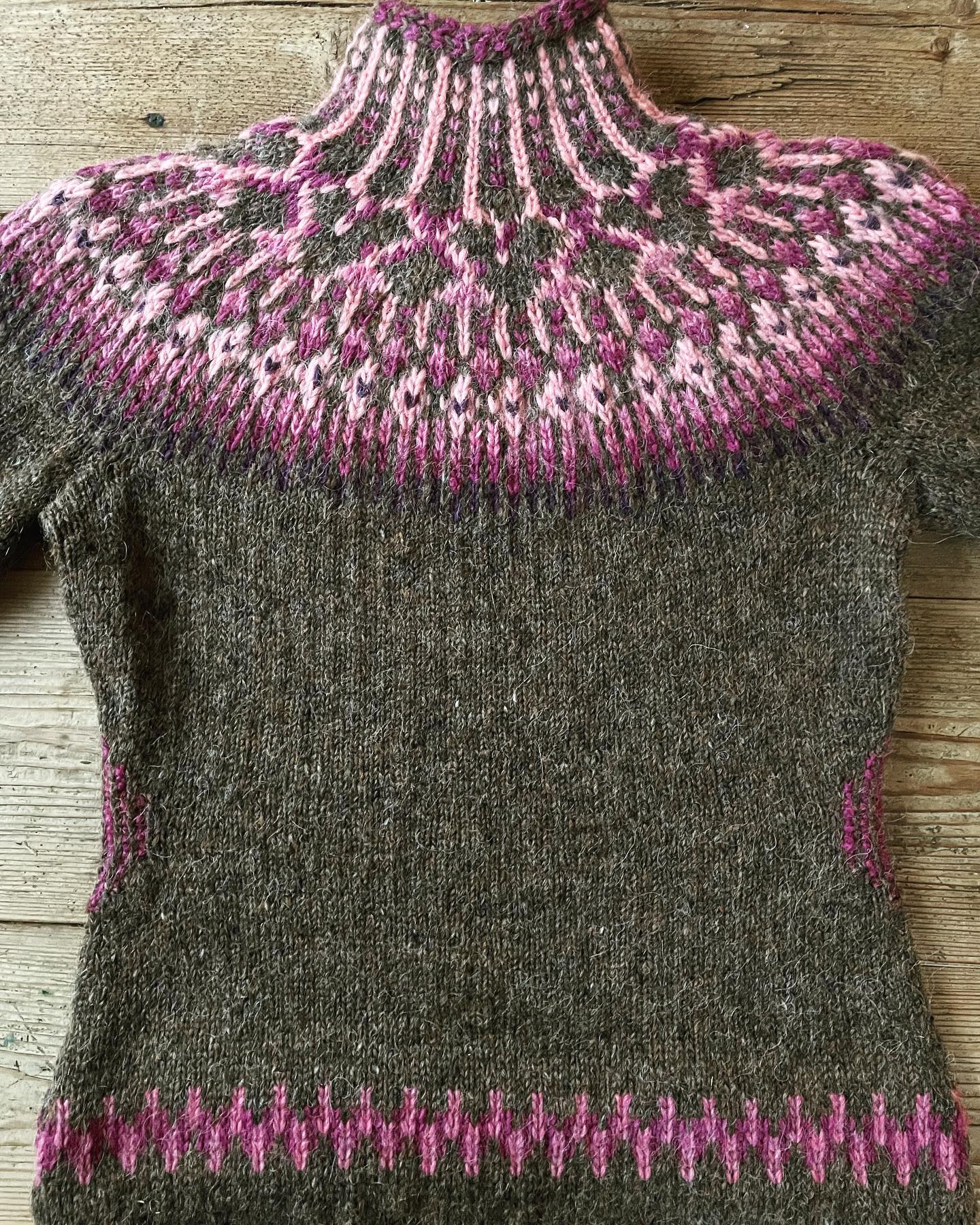 Áfangi by Johanna Vaurio-Teräväinen (FI EN) - Ohjeet Johannavauknits